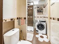 Prodej bytu 3+1 s balkónem v ulici L. M. Pařízka v Českých Budějovicích. - koupelna