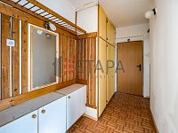 Prodej bytu 1+1 s balkónem v ulici Riegrova v Českých Velenicích. - chodba