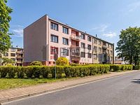 Prodej bytu 1+1 s balkónem v ulici Riegrova v Českých Velenicích.