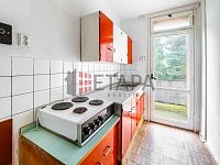 Prodej bytu 1+1 s balkónem v ulici Riegrova v Českých Velenicích. - kuchyně