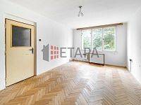 Prodej bytu 1+1 s balkónem v ulici Riegrova v Českých Velenicích. - pokoj