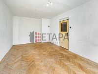 Prodej bytu 1+1 s balkónem v ulici Riegrova v Českých Velenicích. - pokoj