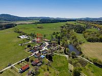 Prodej rodinného domu se zahradou v Olbramově u Horní Stropnice. - dům a okolí