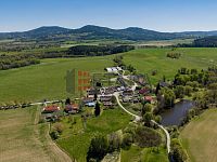 Prodej rodinného domu se zahradou v Olbramově u Horní Stropnice. - dům a okolí