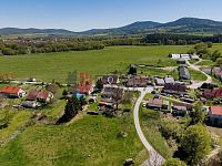 Prodej rodinného domu se zahradou v Olbramově u Horní Stropnice. - dům a okolí