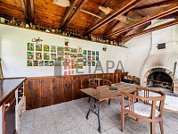 Rodinný dům s atmosférou chalupy a krásnou zahradou v Pohoří u Mirovic. - pergola s krbem