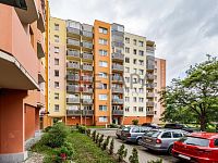 Prodej bytu 3+1 s lodžií v ulici M. Chlajna v Českých Budějovicích. - dům