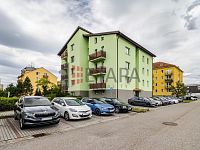 Prodej bytu 2+1 s balkonem v ulici Loucká v Českých Budějovicích. - bytový dům
