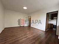 Pronájem bytu 1+1 26 m² s lodžií 6 m² v ulici V zápolí, Praha - Michle - IMG_6131.JPEG
