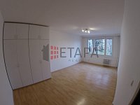 Prodej prostorného bytu 2+1 o podlahové ploše 65 m² v Zachariášově ulici v Českých Budějovicích - GOPR2640.JPG