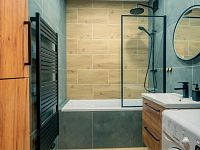 Pronájem  bytu 3+1 s balkonem o výměře 93 m2 v bezpečné a klidné lokalitě v Plzni Doubravce - koupelna