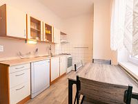 Pronájem  bytu 3+1 s balkonem o výměře 93 m2 v bezpečné a klidné lokalitě v Plzni Doubravce - kuchyně