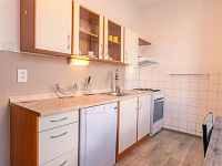 Pronájem  bytu 3+1 s balkonem o výměře 93 m2 v bezpečné a klidné lokalitě v Plzni Doubravce - kuchyně