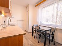 Pronájem  bytu 3+1 s balkonem o výměře 93 m2 v bezpečné a klidné lokalitě v Plzni Doubravce - kuchyně