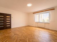 Pronájem  bytu 3+1 s balkonem o výměře 93 m2 v bezpečné a klidné lokalitě v Plzni Doubravce - Obývací pokoj