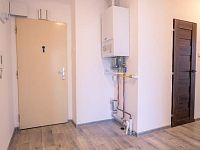 Pronájem  bytu 3+1 s balkonem o výměře 93 m2 v bezpečné a klidné lokalitě v Plzni Doubravce - vstup + plynový kotel