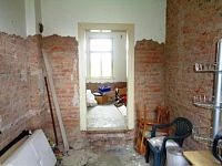 Prodej rodinného domu 4+kk se započatou rekonstrukcí - DSC04468.JPG