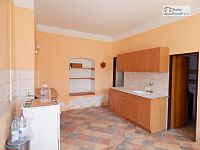 Venkovská usedlost s pozemkem 1.090 m² v Šumicích - k demolici, oboustranný vjezd - 13.JPG