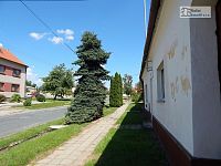 Venkovská usedlost s pozemkem 1.090 m² v Šumicích - k demolici, oboustranný vjezd - 23.JPG