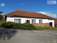 RD 4+1 Prosatín – zemědělská usedlost s pozemkem 7.312 m² v malé obci obklopené lesy