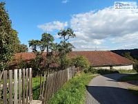 RD 4+1 Prosatín – zemědělská usedlost s pozemkem 7.312 m² v malé obci obklopené lesy - 03.JPG