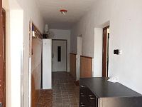 RD 4+1 Prosatín – zemědělská usedlost s pozemkem 7.312 m² v malé obci obklopené lesy - 09.JPG