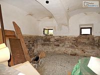 RD 4+1 Prosatín – zemědělská usedlost s pozemkem 7.312 m² v malé obci obklopené lesy - 17.JPG