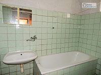 Venkovská usedlost s pozemkem 1.090 m² v Šumicích - k demolici, oboustranný vjezd - 17.JPG