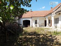 Venkovská usedlost s pozemkem 1.090 m² v Šumicích - k demolici, oboustranný vjezd - 07.JPG