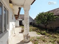 Venkovská usedlost s pozemkem 1.090 m² v Šumicích - k demolici, oboustranný vjezd - 11.JPG