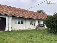 RD Kožušice – venkovský dům s garáží, dílnou a velkou zahradou na klidném místě v malé obci - 02.JPEG