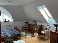 Podnájem bytu 1+kk, 33 m² - Brno, Bochořákova – byt s možností užívání prostorné terasy - 002.jpg