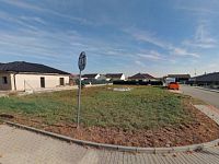 Stavební pozemek Pohořelice, 853 m² – velmi pěkný pozemek na okraji obce, IS u pozemku