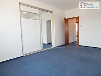 Pronájem kancelářských prostor 4+kk, 87 m² - Brno, Řečkovice, Maříkova – 4 kanceláře, koupelna, vyhrazené parkování, garáž
