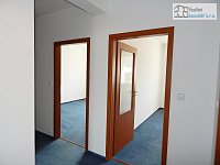 Pronájem kancelářských prostor 4+kk, 87 m² - Brno, Řečkovice, Maříkova – 4 kanceláře, koupelna, vyhrazené parkování, garáž - 008.JPG