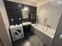 Pronájem bytu OV 1+kk, 35 m² - Brno, Komín, ulice Pastviny – hezký byt s malou terasou a zahrádkou 23 m². - 06.JPEG