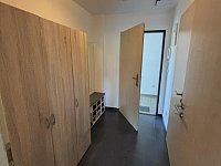 Pronájem bytu OV 1+kk, 35 m² - Brno, Komín, ulice Pastviny – hezký byt s malou terasou a zahrádkou 23 m². - 08.JPEG