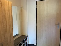 Pronájem bytu OV 1+kk, 35 m² - Brno, Komín, ulice Pastviny – hezký byt s malou terasou a zahrádkou 23 m². - 09.JPEG