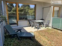 Pronájem bytu OV 1+kk, 35 m² - Brno, Komín, ulice Pastviny – hezký byt s malou terasou a zahrádkou 23 m². - 11.JPEG