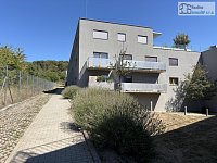 Pronájem bytu OV 1+kk, 35 m² - Brno, Komín, ulice Pastviny – hezký byt s malou terasou a zahrádkou 23 m². - 12.JPEG
