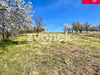 Slunný pozemek v Uherském Brodu - Újezdci čeká na váš vysněný dům! 830 m² s možností projektu na míru