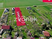 Téměř rovinatý stavební pozemek v příjemném a klidném prostředí - Přílepy (vhodný i pro stavbu dvojdomku)