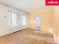 Pozemek s domem k rekonstrukci Sazovice - Obrázek k zakázce č.: 716202