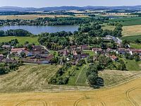 Stavební pozemek 645 m2 na okraji obce Česká Lhota u Dívčic - 250702_Fotoface_07.jpg