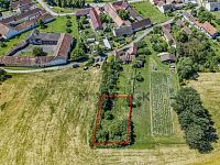 Stavební pozemek 645 m2 na okraji obce Česká Lhota u Dívčic - 250702_Fotoface_08_oznaceni.jpg