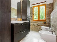 Rodinný dům 5+kk s velkým pozemkem na okraji obce Spolí - 250521_Fotoface_34.jpg