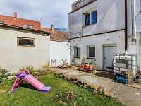 Zrekonstruovaná garsonka v přízemí bytového domu v Žižkově ulici v Lišově - 250909_Fotoface_04.jpg