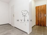 Zrekonstruovaná garsonka v přízemí bytového domu v Žižkově ulici v Lišově - 250909_Fotoface_06.jpg