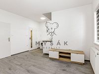 Zrekonstruovaná garsonka v přízemí bytového domu v Žižkově ulici v Lišově - 250909_Fotoface_07.jpg