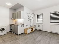 Zrekonstruovaná garsonka v přízemí bytového domu v Žižkově ulici v Lišově - 250909_Fotoface_08.jpg